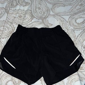 Lululemon Hotty Hot High-Rise Lined Short 4” Black EUC!